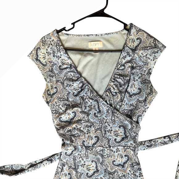 LOFT Women's Size 8 Paisley Print Sleeveless Faux Wrap Dress Belted Blue - Picture 2 of 5